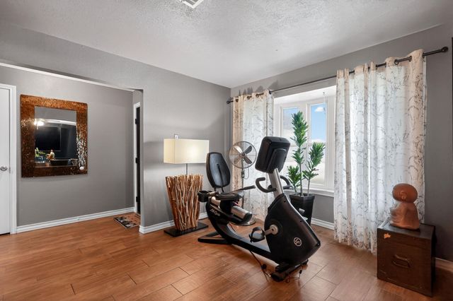 2615 Avenue B, Dickinson, TX 77539