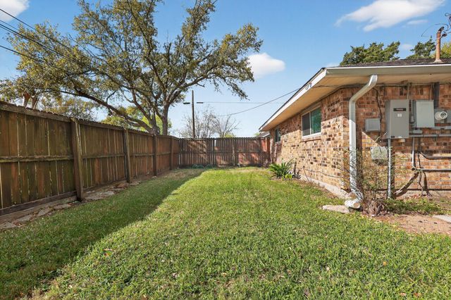 2615 Avenue B, Dickinson, TX 77539