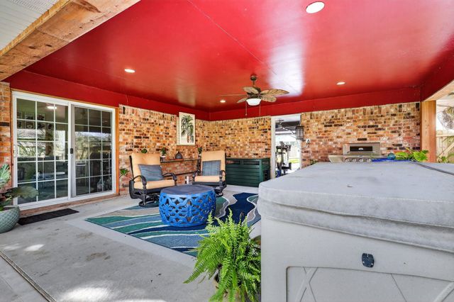 2615 Avenue B, Dickinson, TX 77539