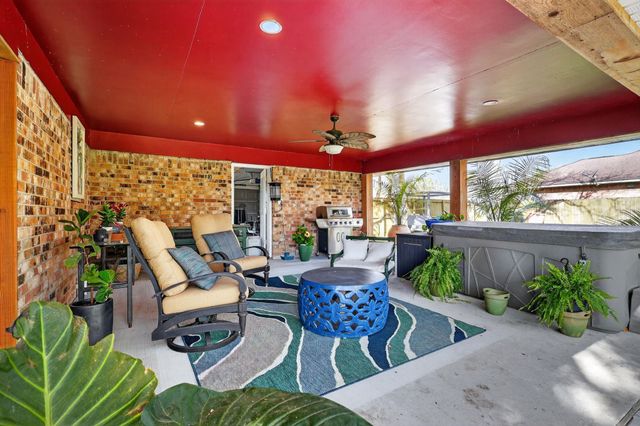 2615 Avenue B, Dickinson, TX 77539