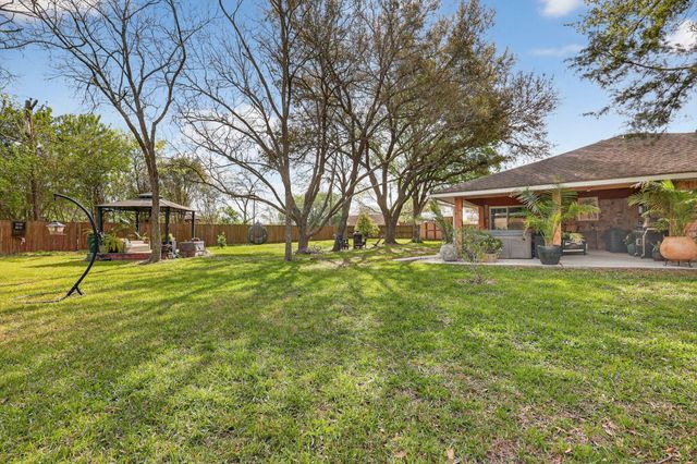 2615 Avenue B, Dickinson, TX 77539