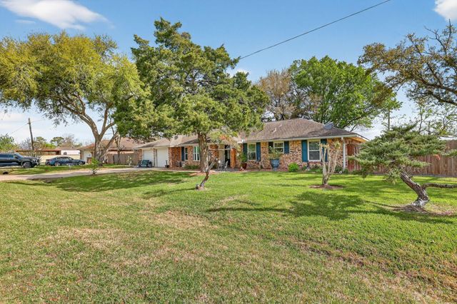 2615 Avenue B, Dickinson, TX 77539