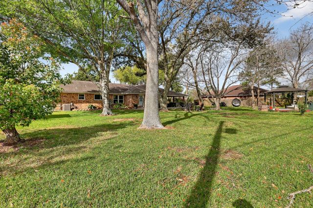 2615 Avenue B, Dickinson, TX 77539