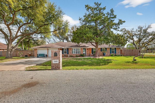 2615 Avenue B, Dickinson, TX 77539