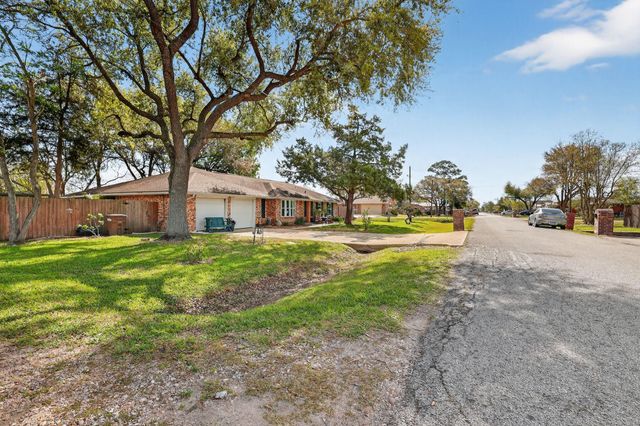 2615 Avenue B, Dickinson, TX 77539