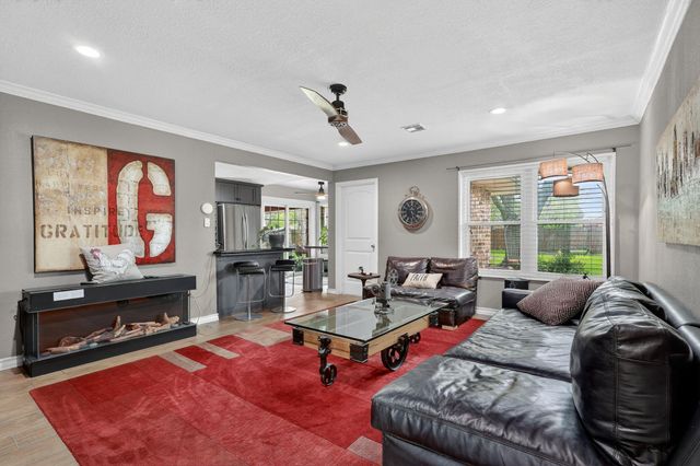 2615 Avenue B, Dickinson, TX 77539