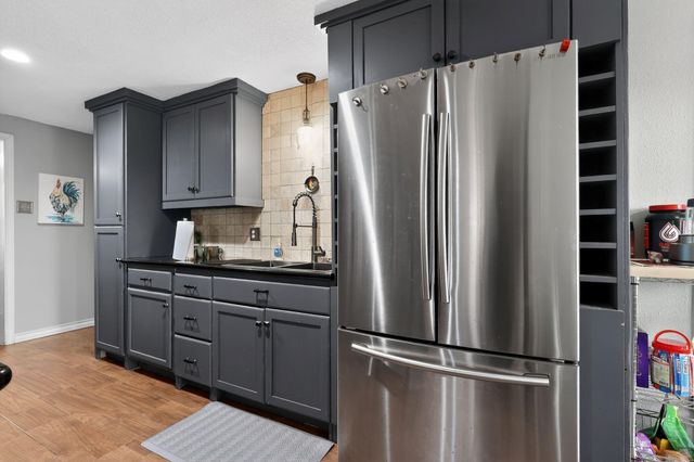 2615 Avenue B, Dickinson, TX 77539