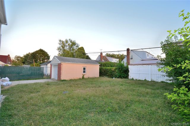 21942 112th Road, Queens Village, NY 11429