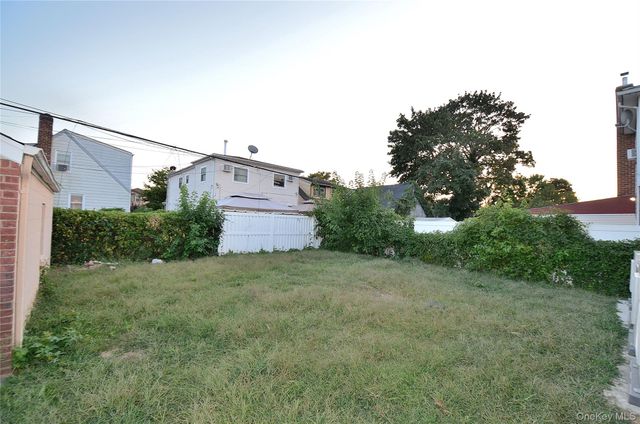 21942 112th Road, Queens Village, NY 11429