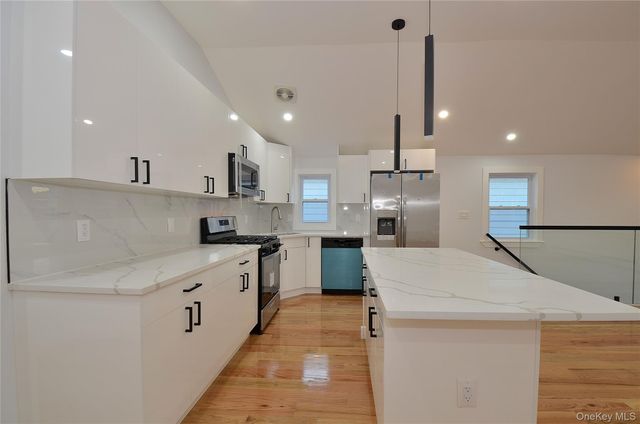 21942 112th Road, Queens Village, NY 11429