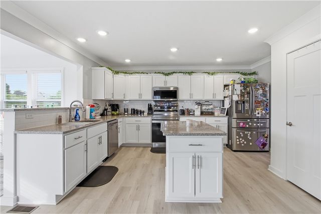 2654 Salerno Dr, Collier Twp, PA 15071