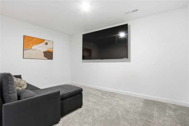 2654 Salerno Dr, Collier Twp, PA 15071