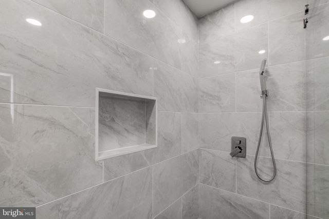 2180 E CUMBERLAND ST, Philadelphia, PA 19125