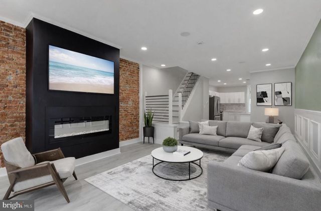 2180 E CUMBERLAND ST, Philadelphia, PA 19125