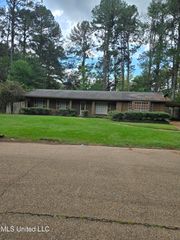 1967 Teakwood Drive, Jackson, MS 39212