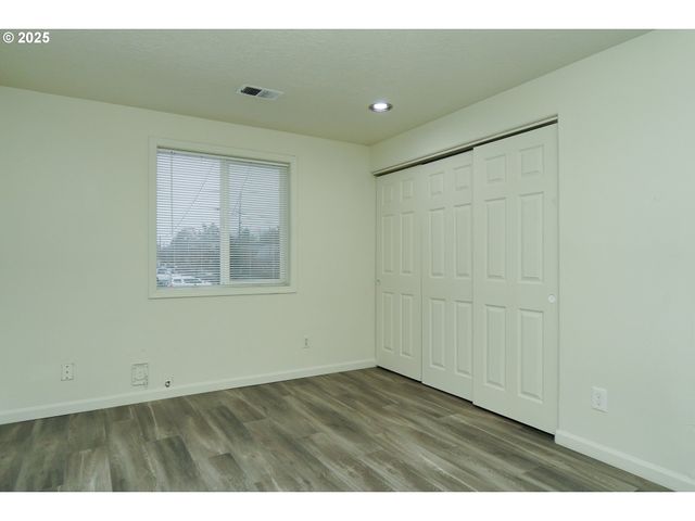 8224 Se WASHINGTON St, Portland, OR 97216