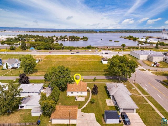 1724 E 3rd St, Superior, WI 54880