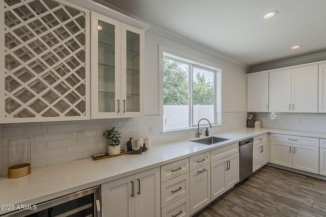 3834 E CLARENDON Avenue, Phoenix, AZ 85018