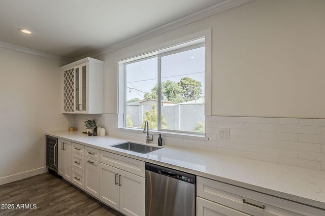 3834 E CLARENDON Avenue, Phoenix, AZ 85018