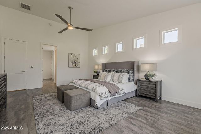 3834 E CLARENDON Avenue, Phoenix, AZ 85018