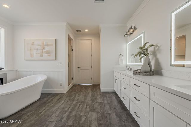 3834 E CLARENDON Avenue, Phoenix, AZ 85018