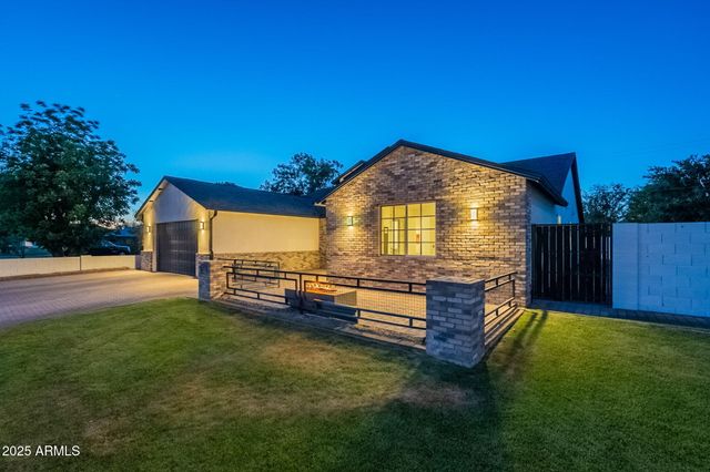 3834 E CLARENDON Avenue, Phoenix, AZ 85018