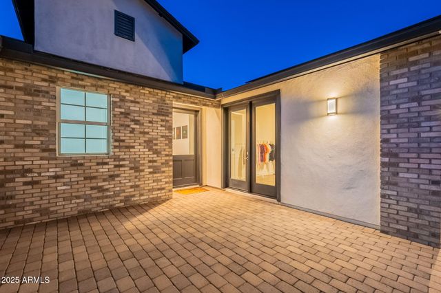 3834 E CLARENDON Avenue, Phoenix, AZ 85018