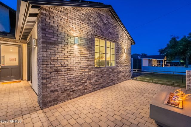 3834 E CLARENDON Avenue, Phoenix, AZ 85018