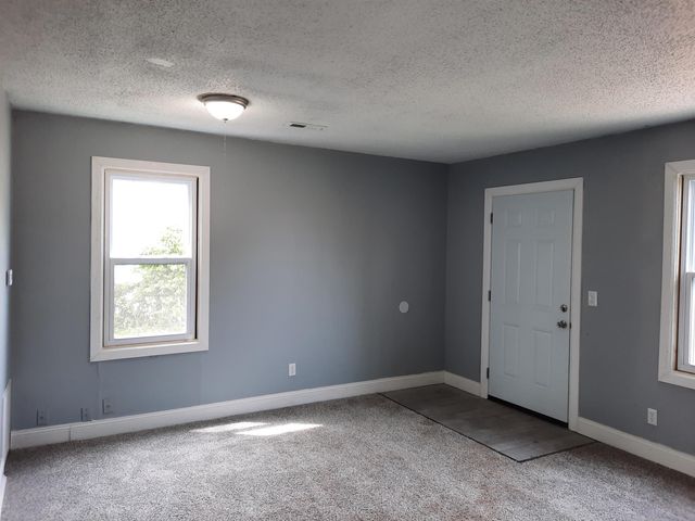 3521 E Sunview Ave, Wichita, KS 67216