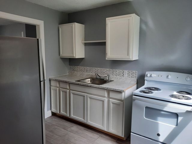 3521 E Sunview Ave, Wichita, KS 67216