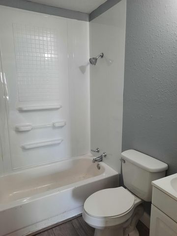 3521 E Sunview Ave, Wichita, KS 67216