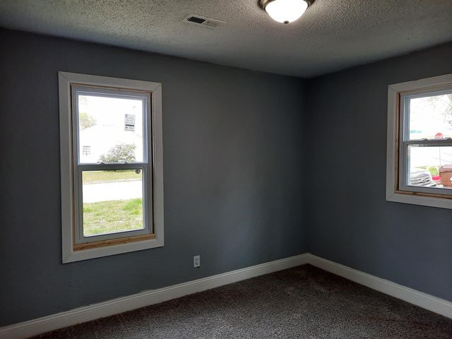 3521 E Sunview Ave, Wichita, KS 67216