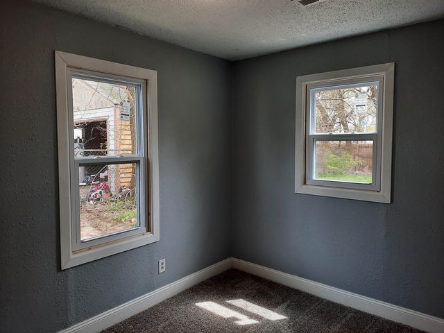 3521 E Sunview Ave, Wichita, KS 67216