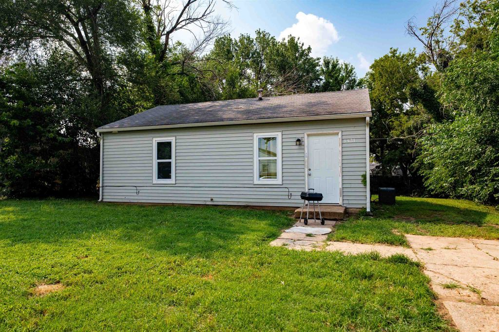 3521 E Sunview Ave, Wichita, KS 67216