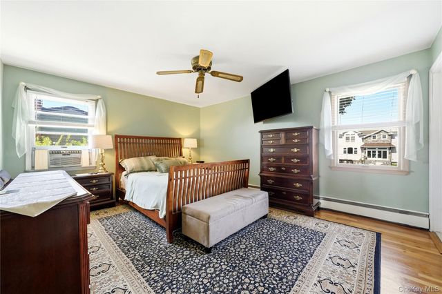 121 Drake Court, West Islip, NY 11795