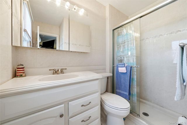 121 Drake Court, West Islip, NY 11795