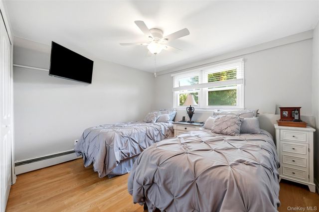 121 Drake Court, West Islip, NY 11795