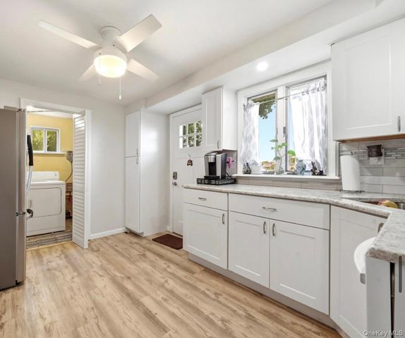 121 Drake Court, West Islip, NY 11795