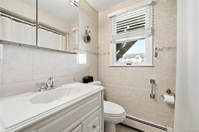 121 Drake Court, West Islip, NY 11795