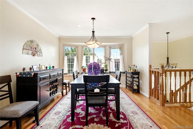 121 Drake Court, West Islip, NY 11795
