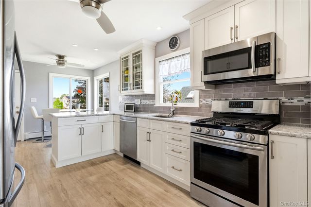 121 Drake Court, West Islip, NY 11795