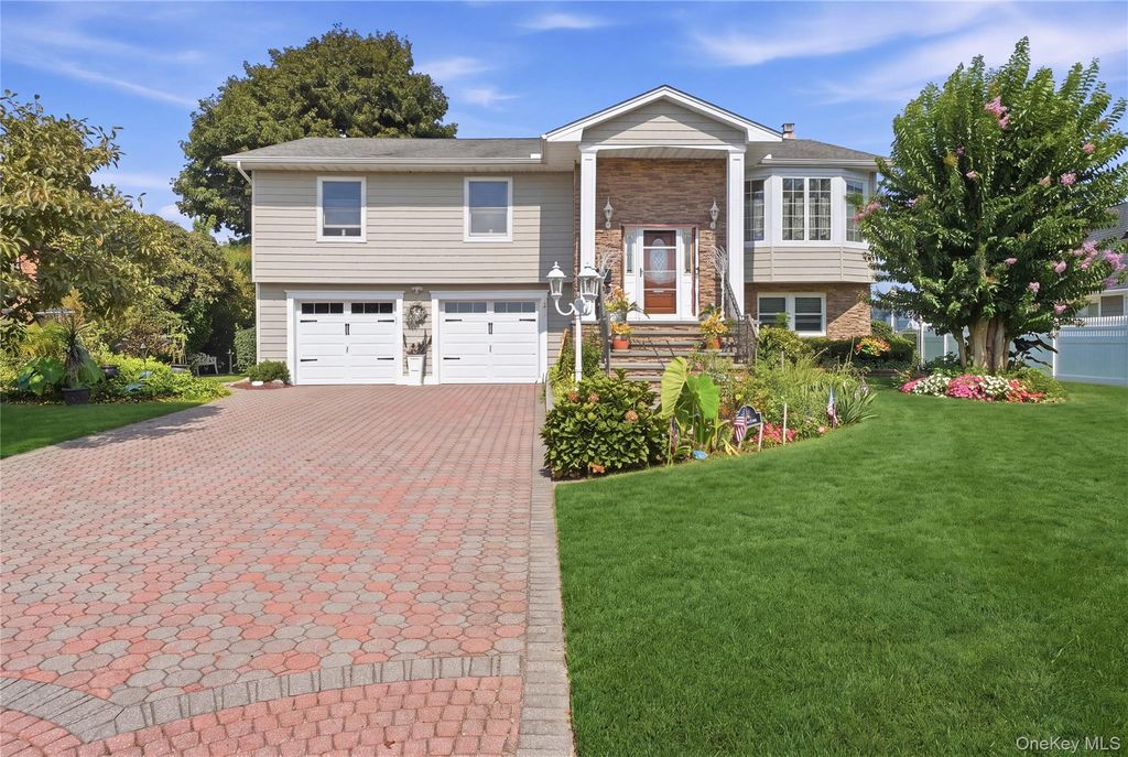 121 Drake Court, West Islip, NY 11795 — exterior
