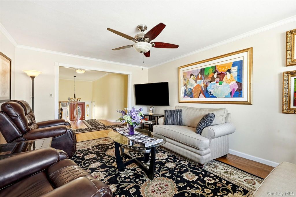 121 Drake Court, West Islip, NY 11795 — photo 4
