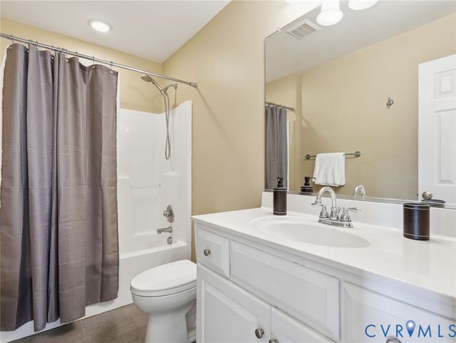 8124 Castle Grove Dr, Mechanicsville, VA 23111