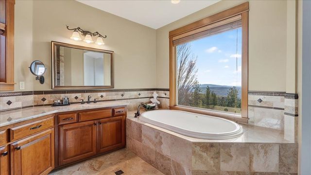 5423 W Hayden Ln, Spokane, WA 99208