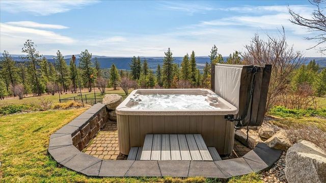 5423 W Hayden Ln, Spokane, WA 99208