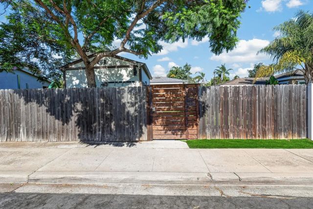 7105 Hoffman Ave A, La Mesa, CA 91941