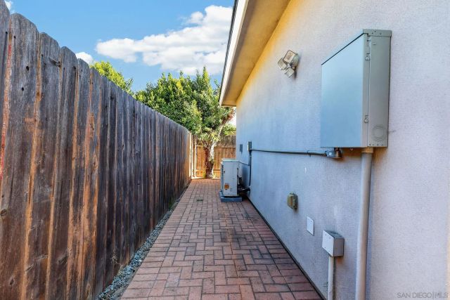 7105 Hoffman Ave A, La Mesa, CA 91941