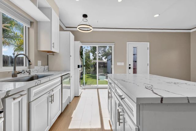 7105 Hoffman Ave A, La Mesa, CA 91941