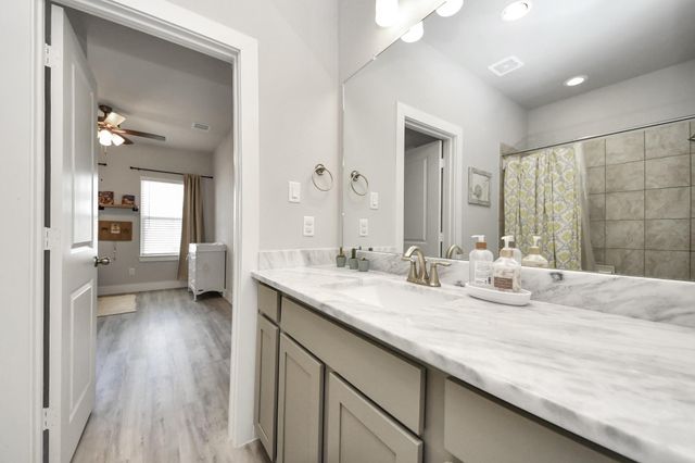 9017 Lonestar Creekbend Lane, Houston, TX 77080